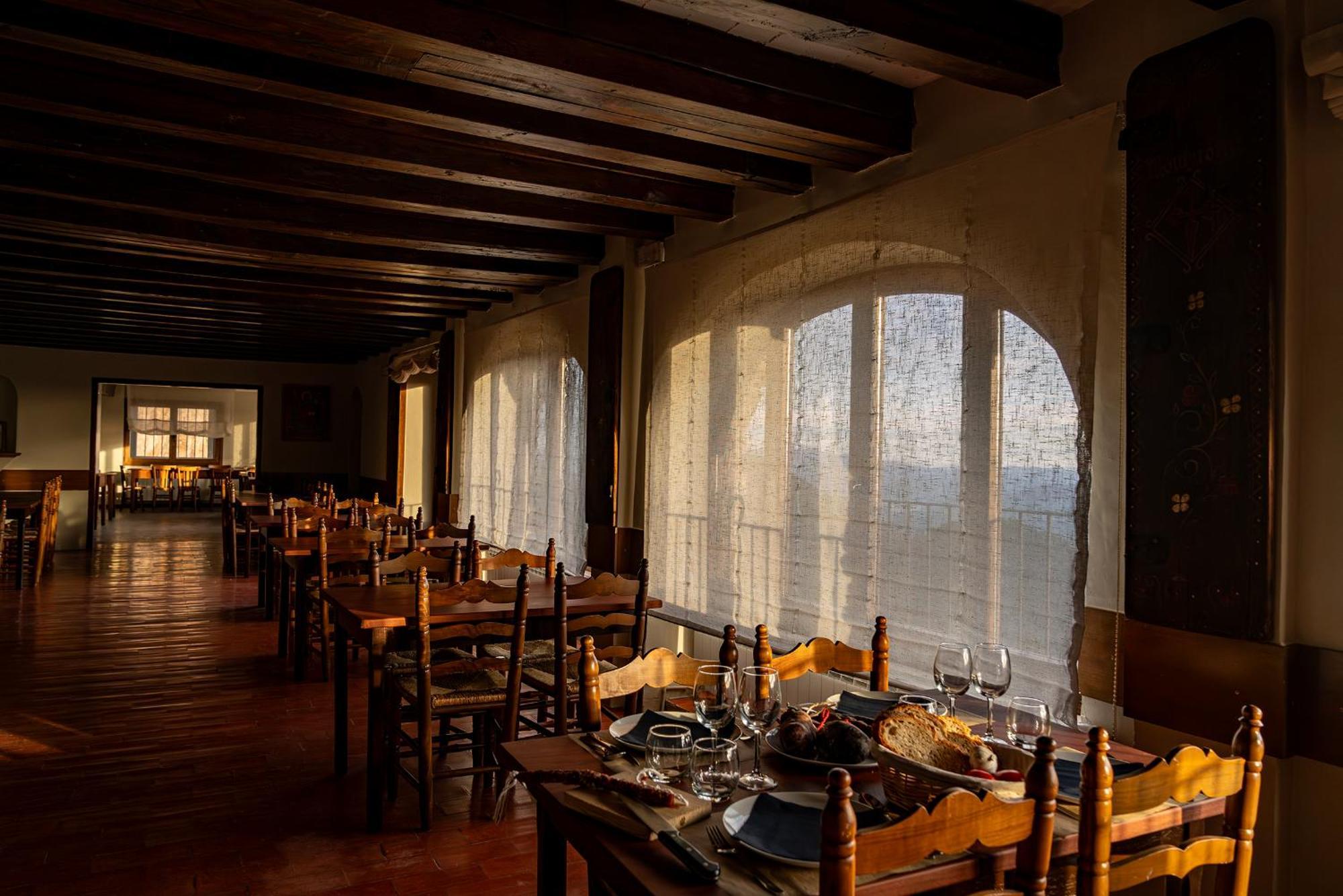 Hotel Santuari De Santa Maria De Montgrony Gombren Esterno foto